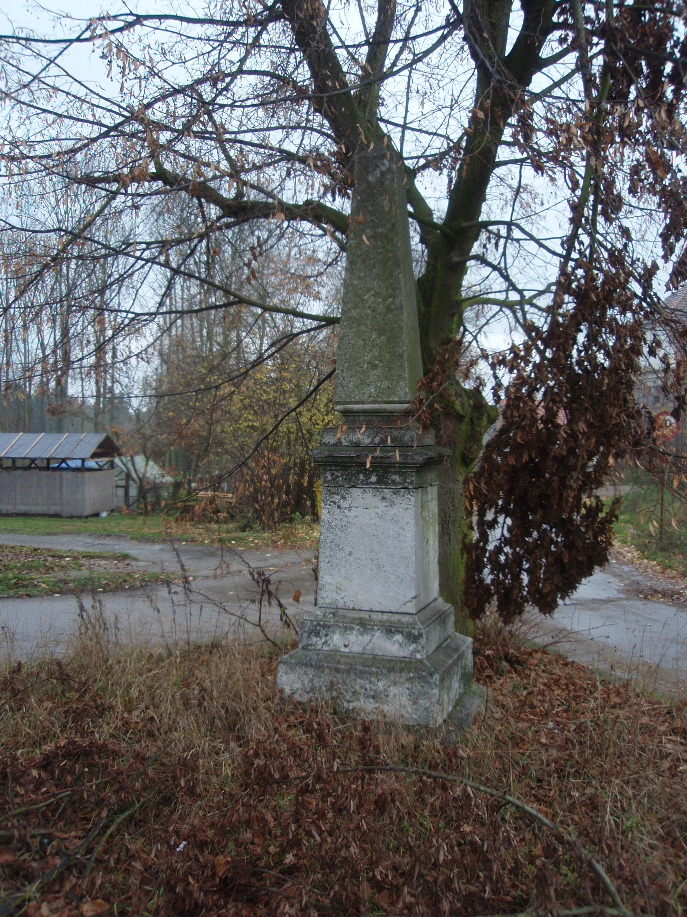 Pomněnice - obelisk