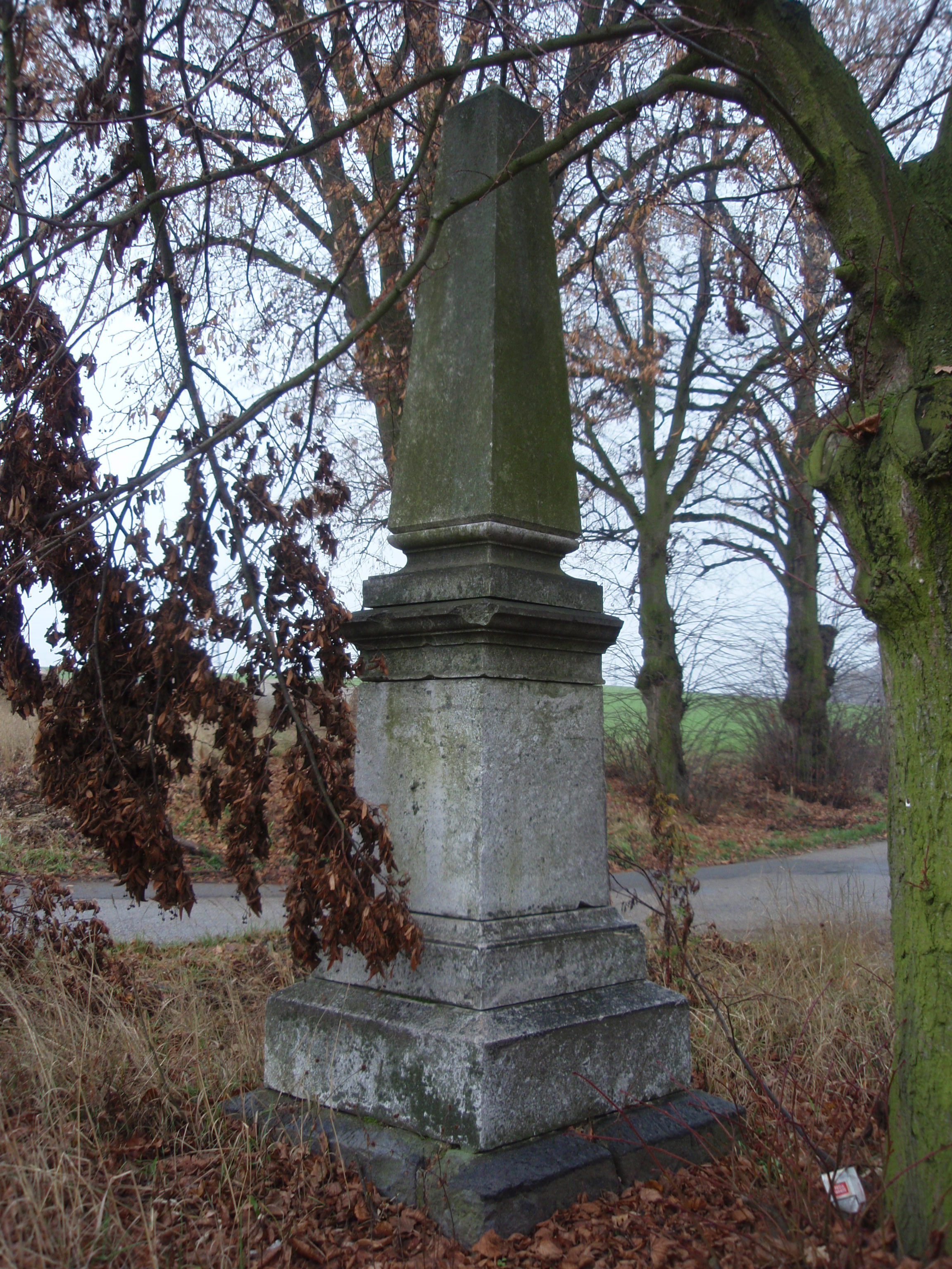 Pomněnice - obelisk 1