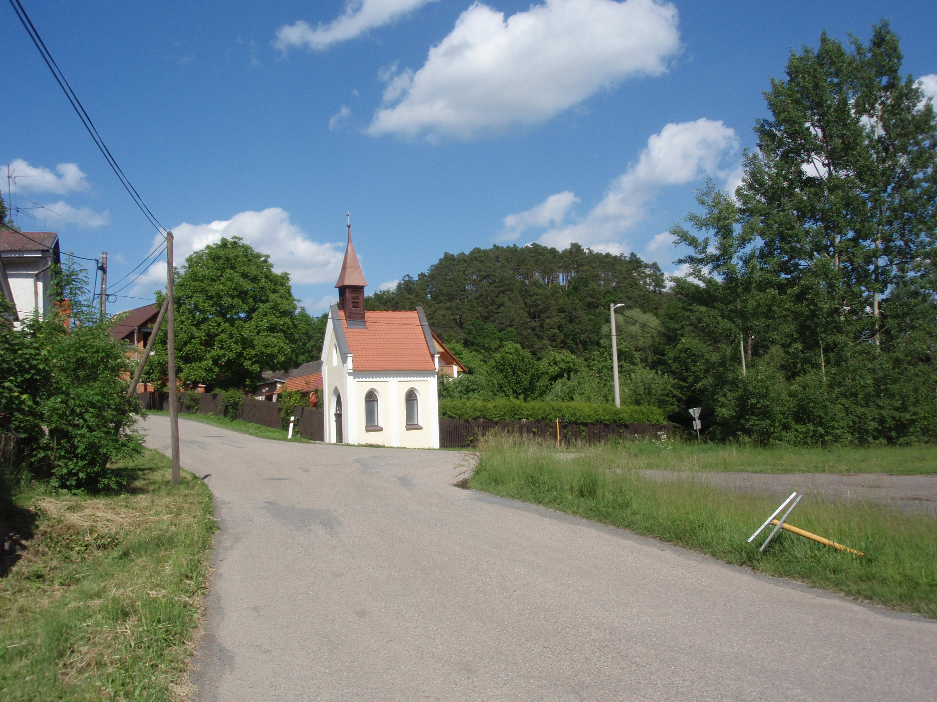 Soběšovice - kaplička na návsi 2