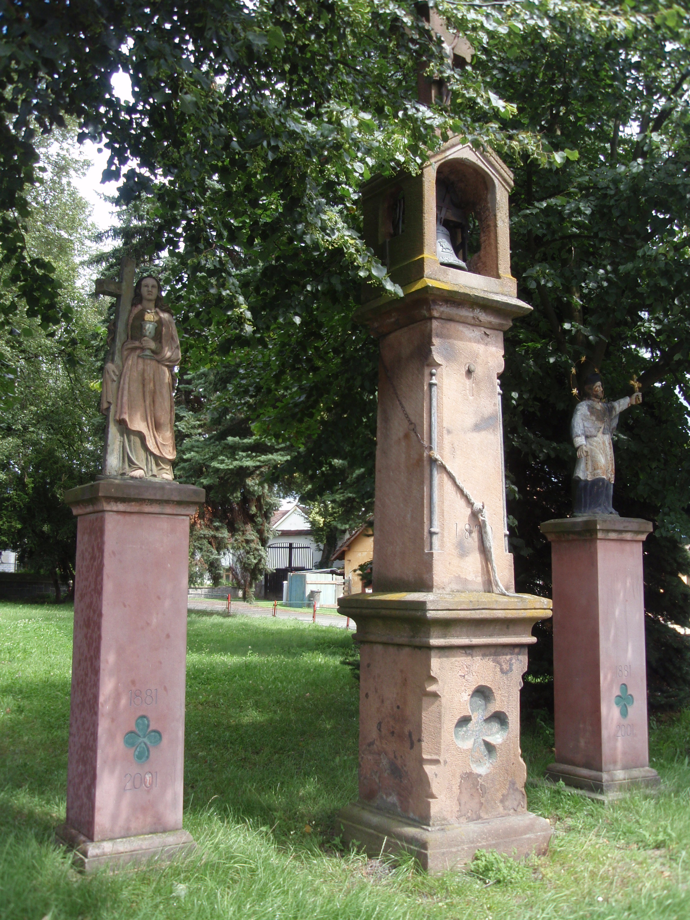 Mrač - zvonička a sochy 2