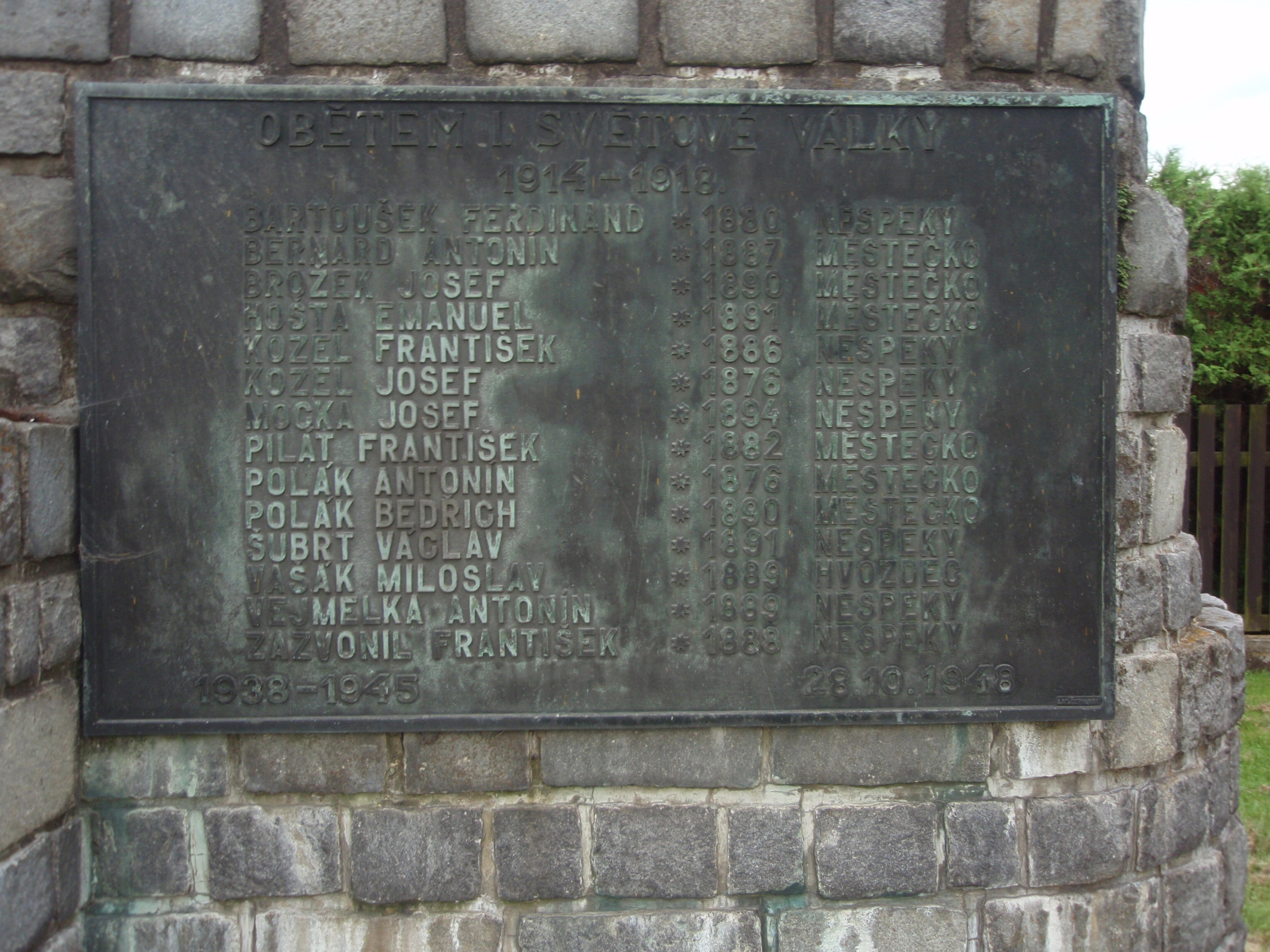 Nespeky - Pomník obětem 1. a 2. světové války 4