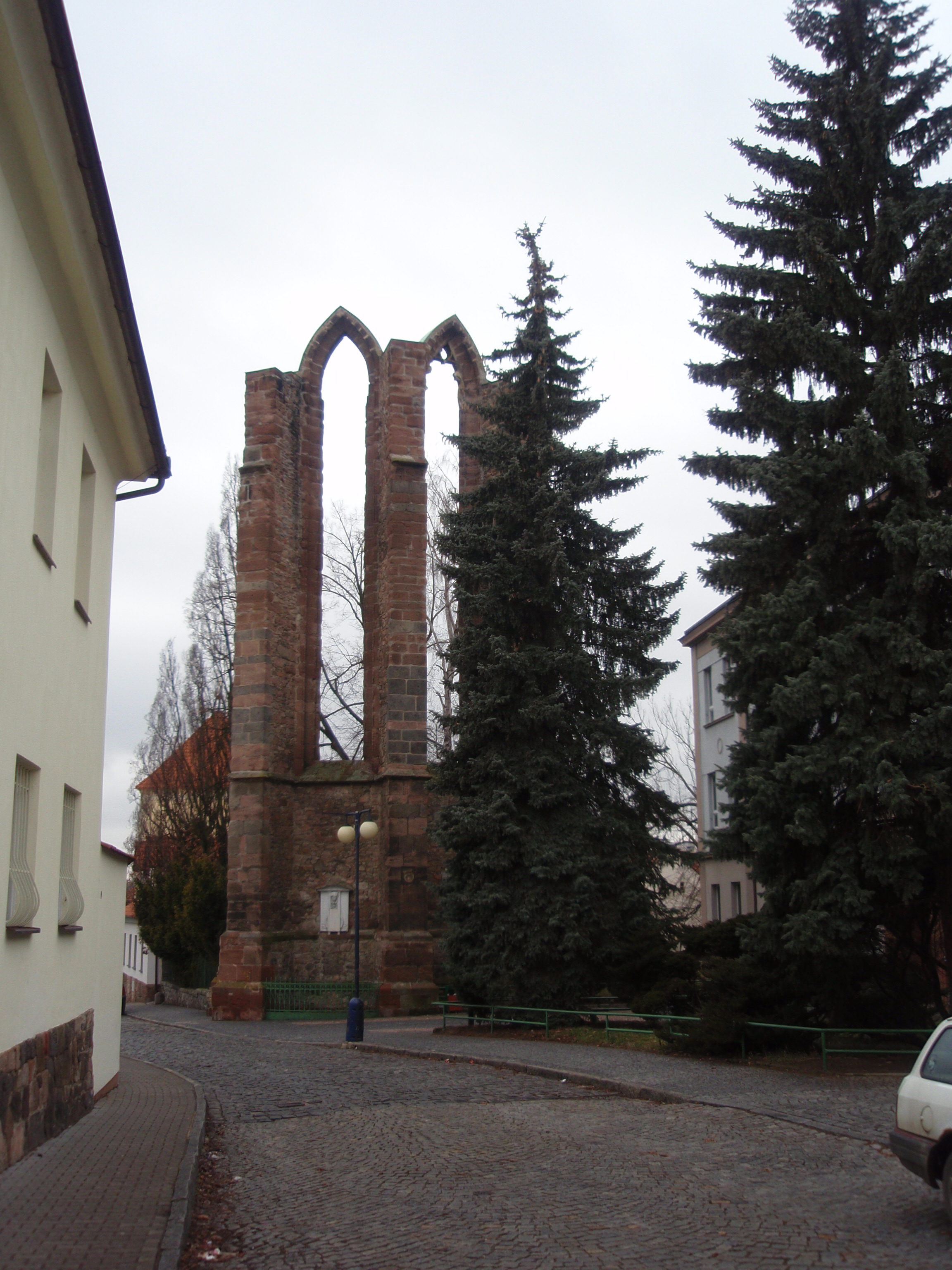 Benešov - zřícenina minoritského kláštera 11