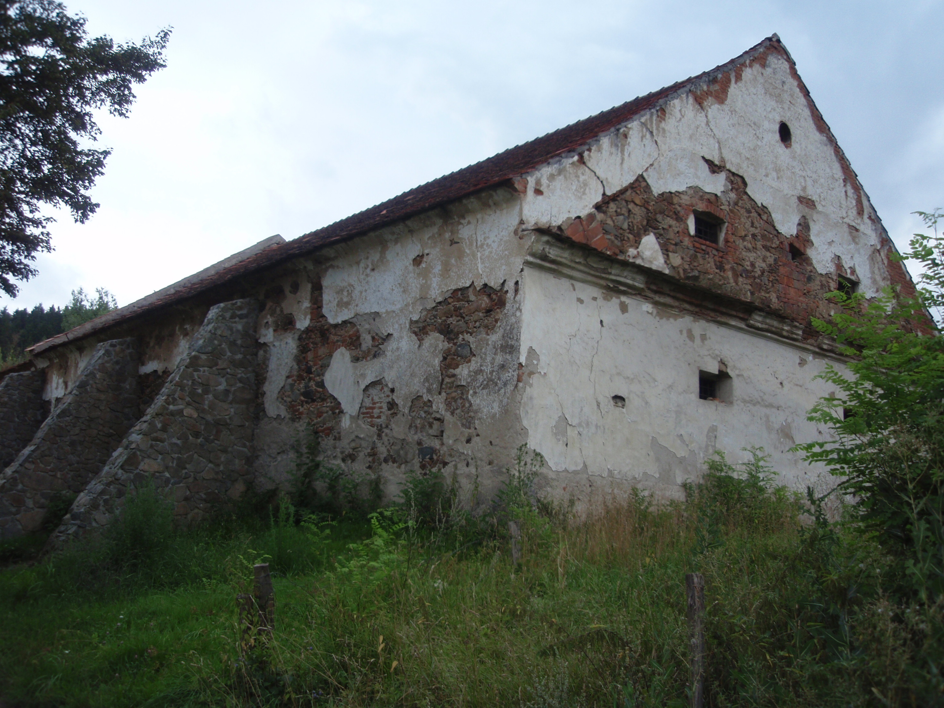 Ledce - kostel sv. Bartoloměje 2