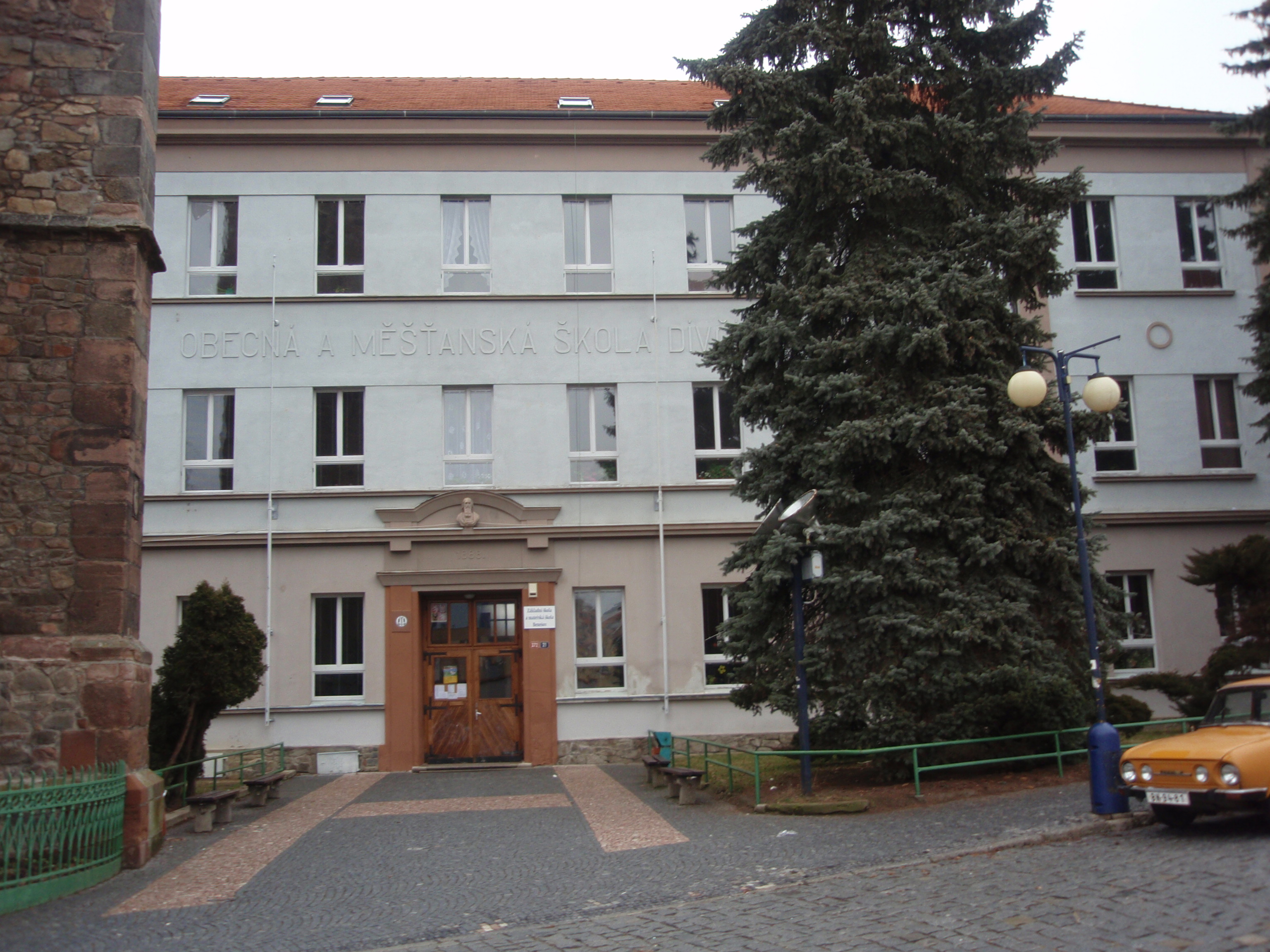 Benešov - Obecná a měšťanská škola dívčí 1