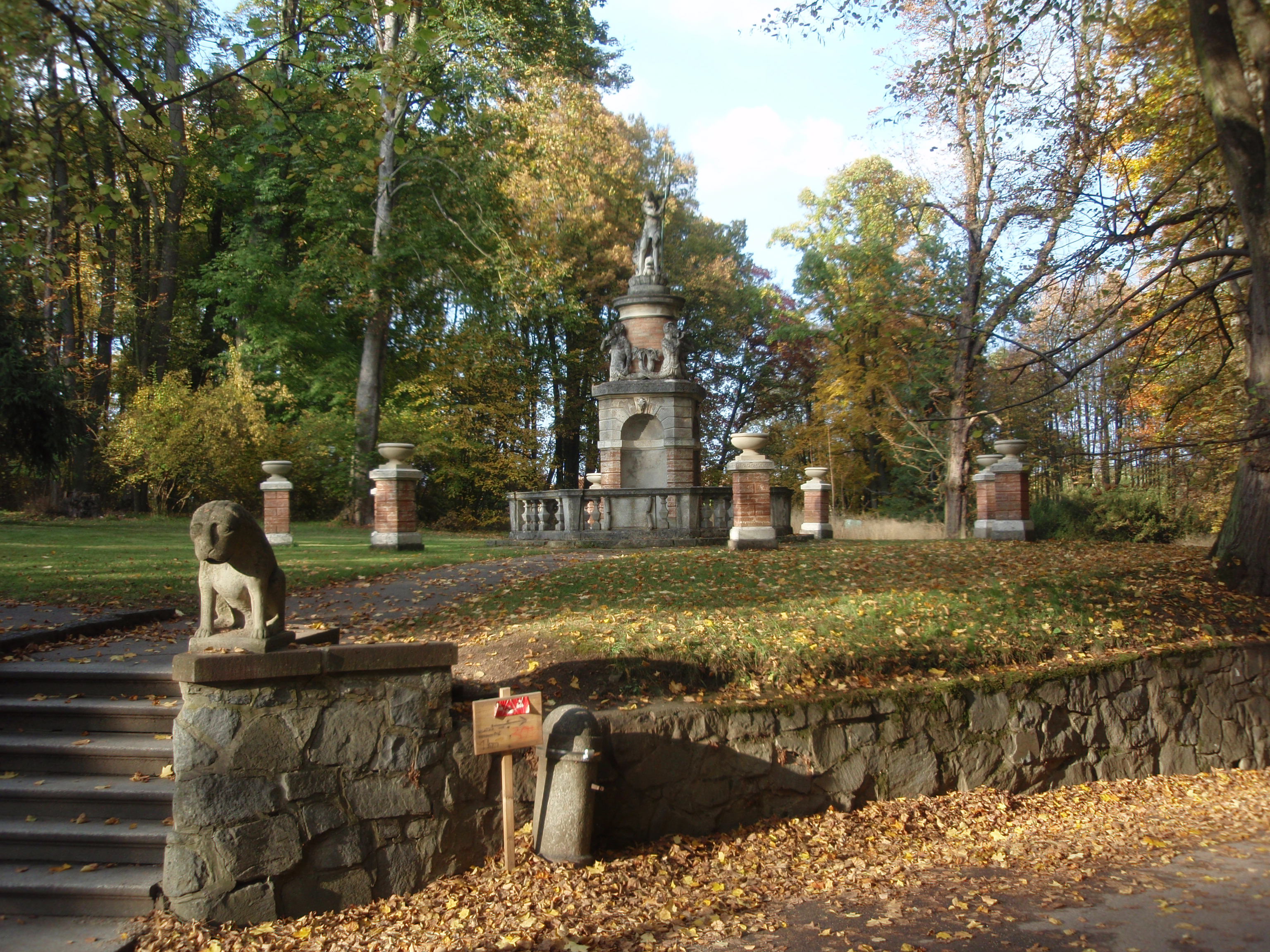 Konopiště - sochy a stavby v parku 3