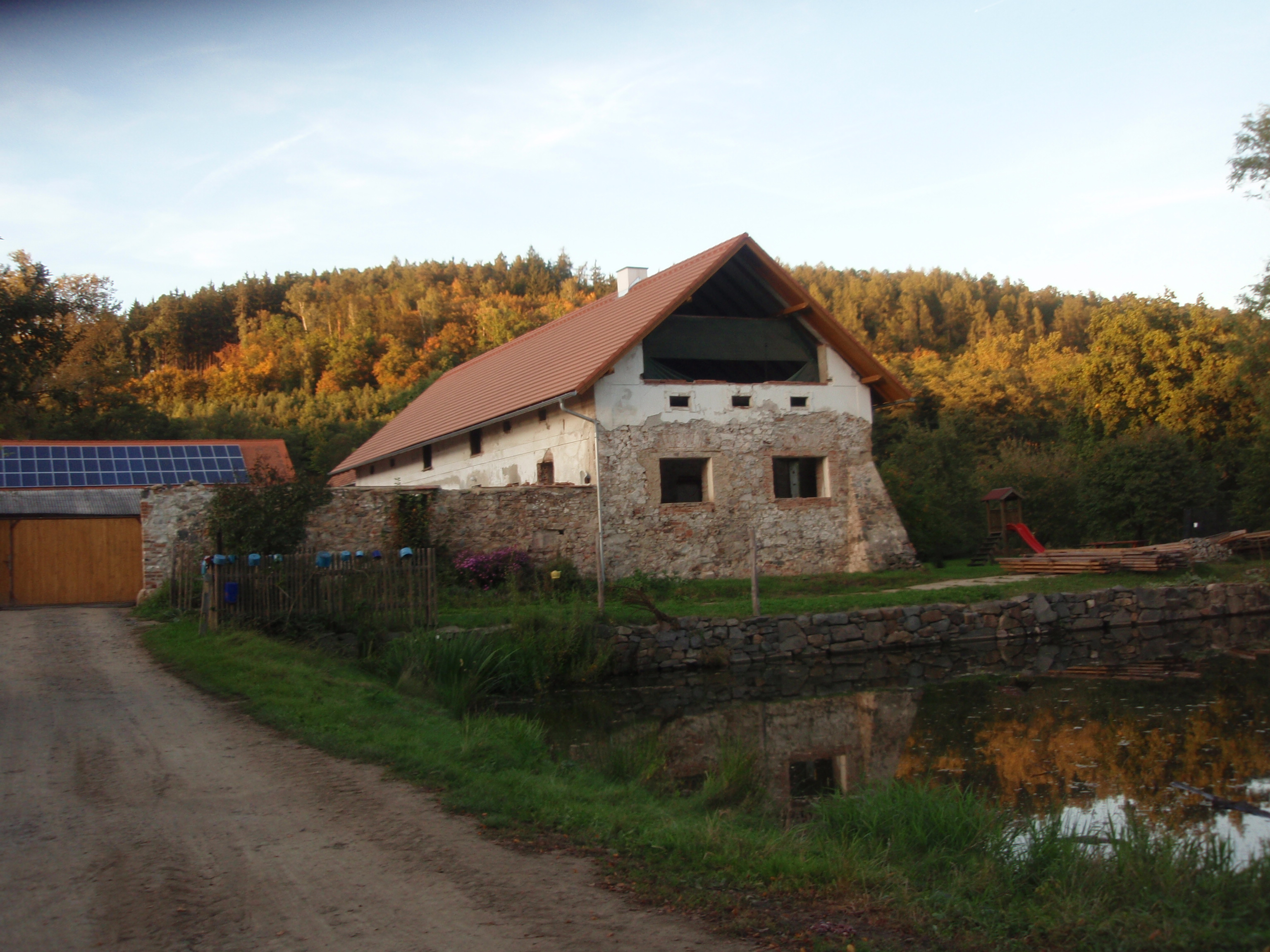 Ledce nad Sázavou - tvrz 2