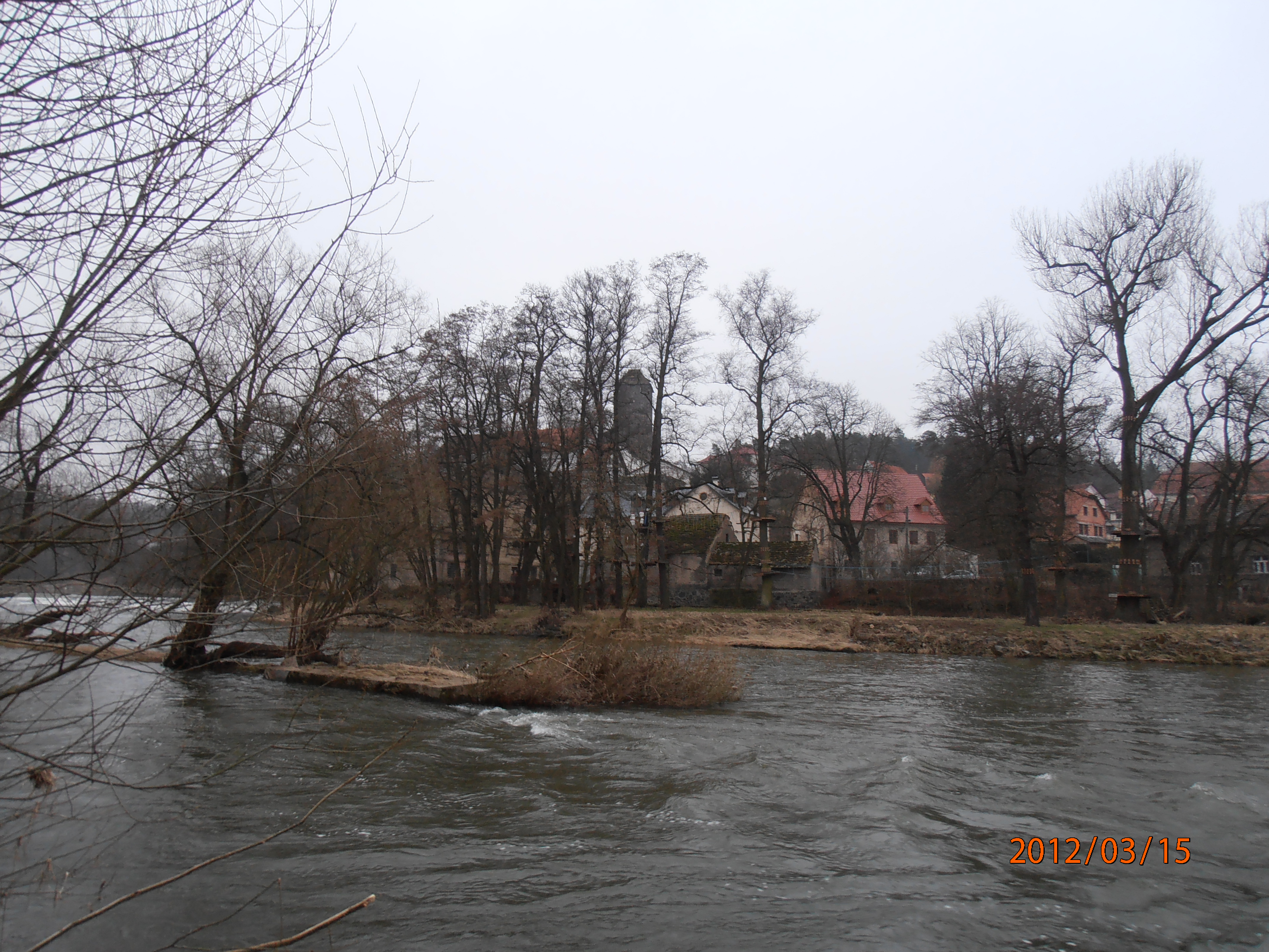 Týnec nad Sázavou  - Pohled přes řeku na hrad