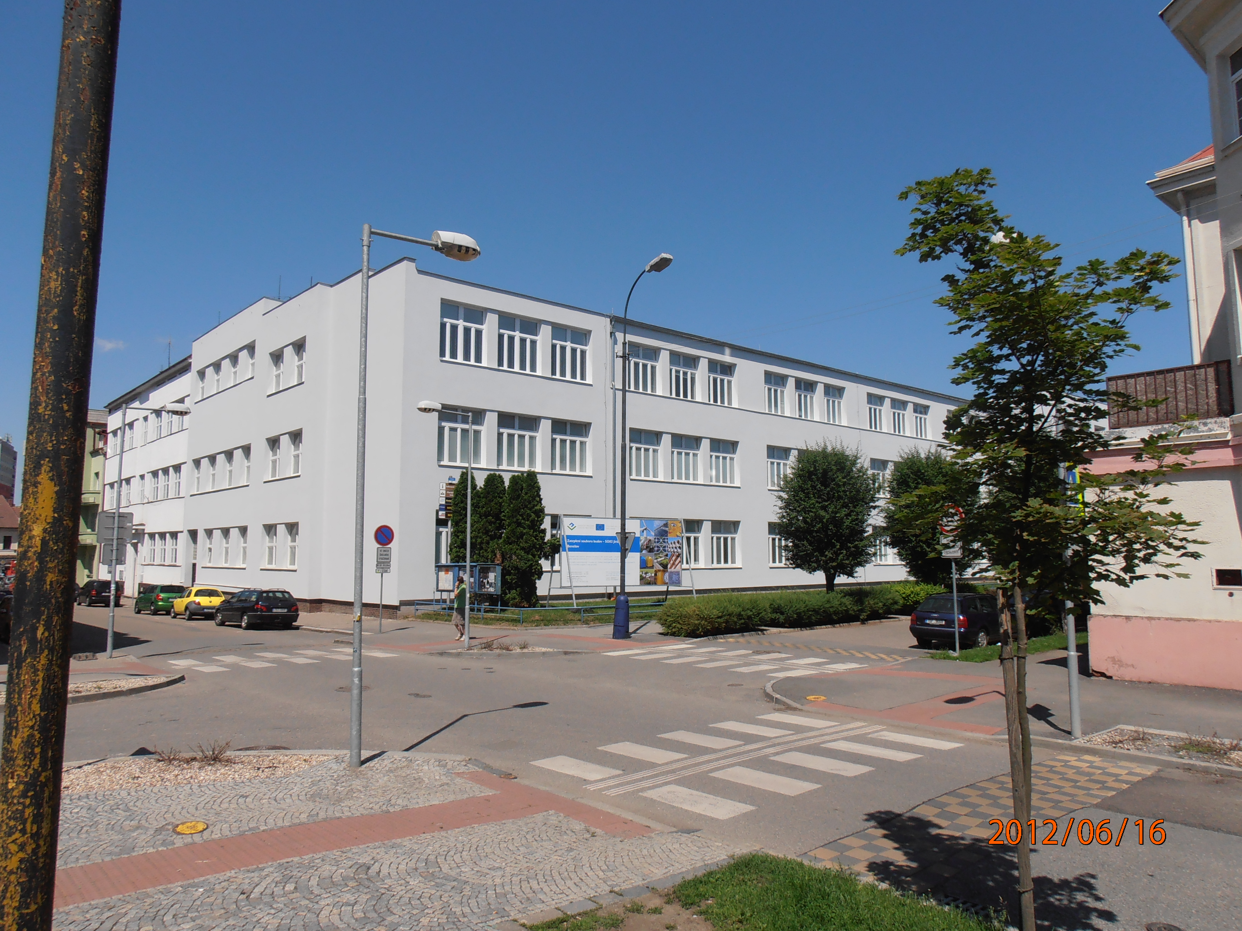 Benešov - funkcionalistická budova bývalé chlapecké a měšťanské školy č. p. 888 - 3