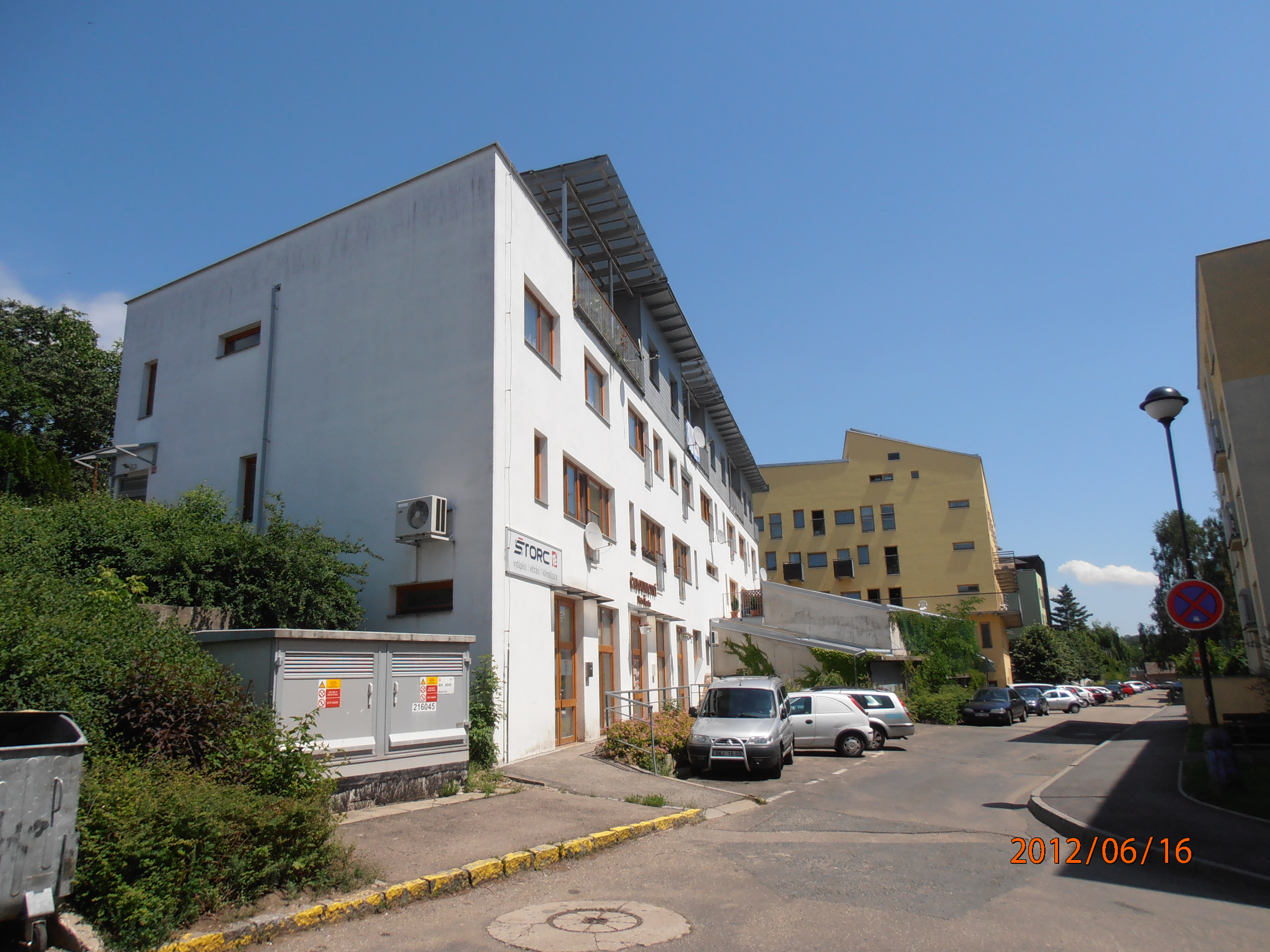 Benešov - obytný důn s prodejnami č. p. 2155 ve Villaniho ulici 4