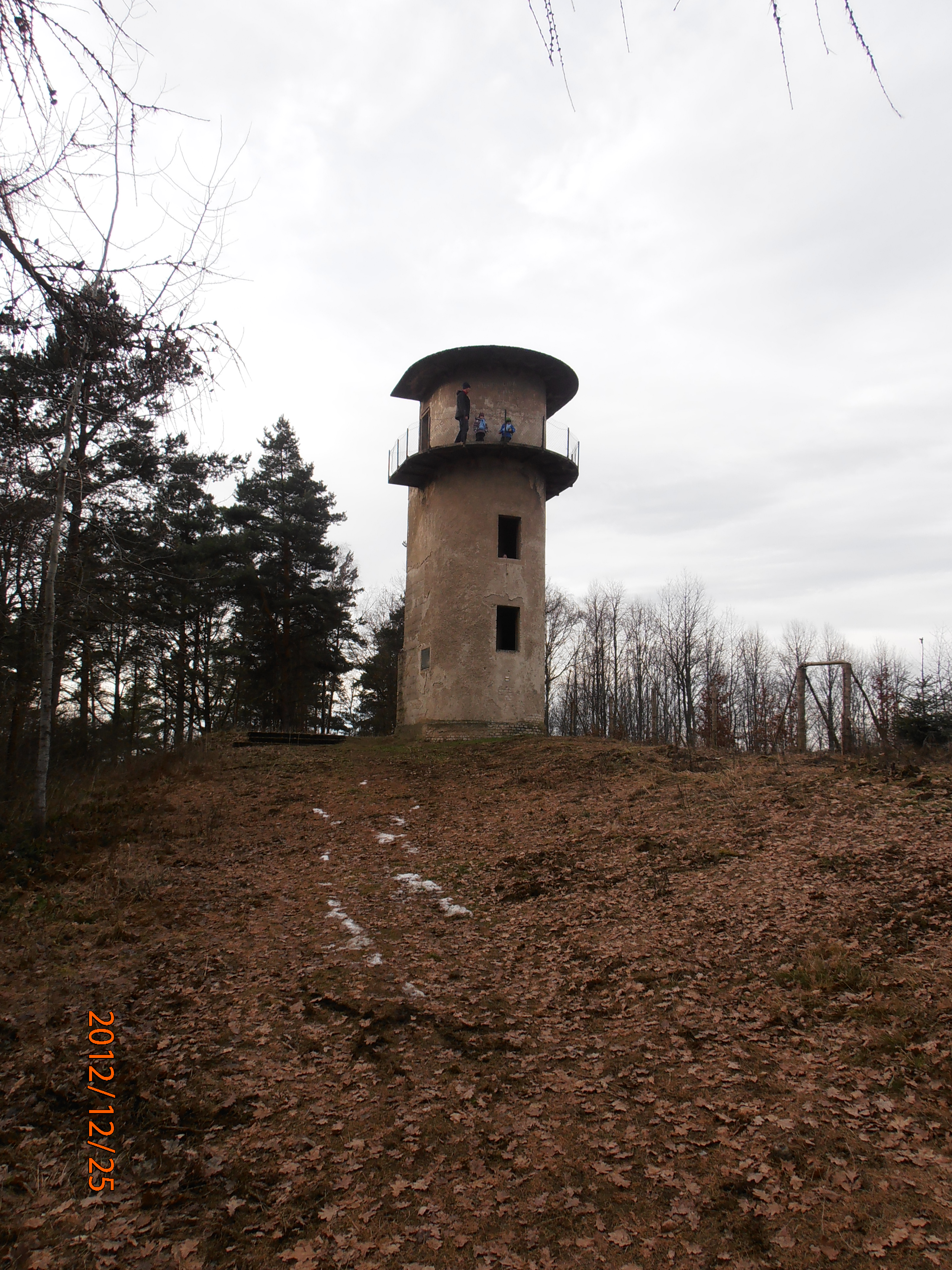 Neštětická hora - rozcestník u rozhledny 6