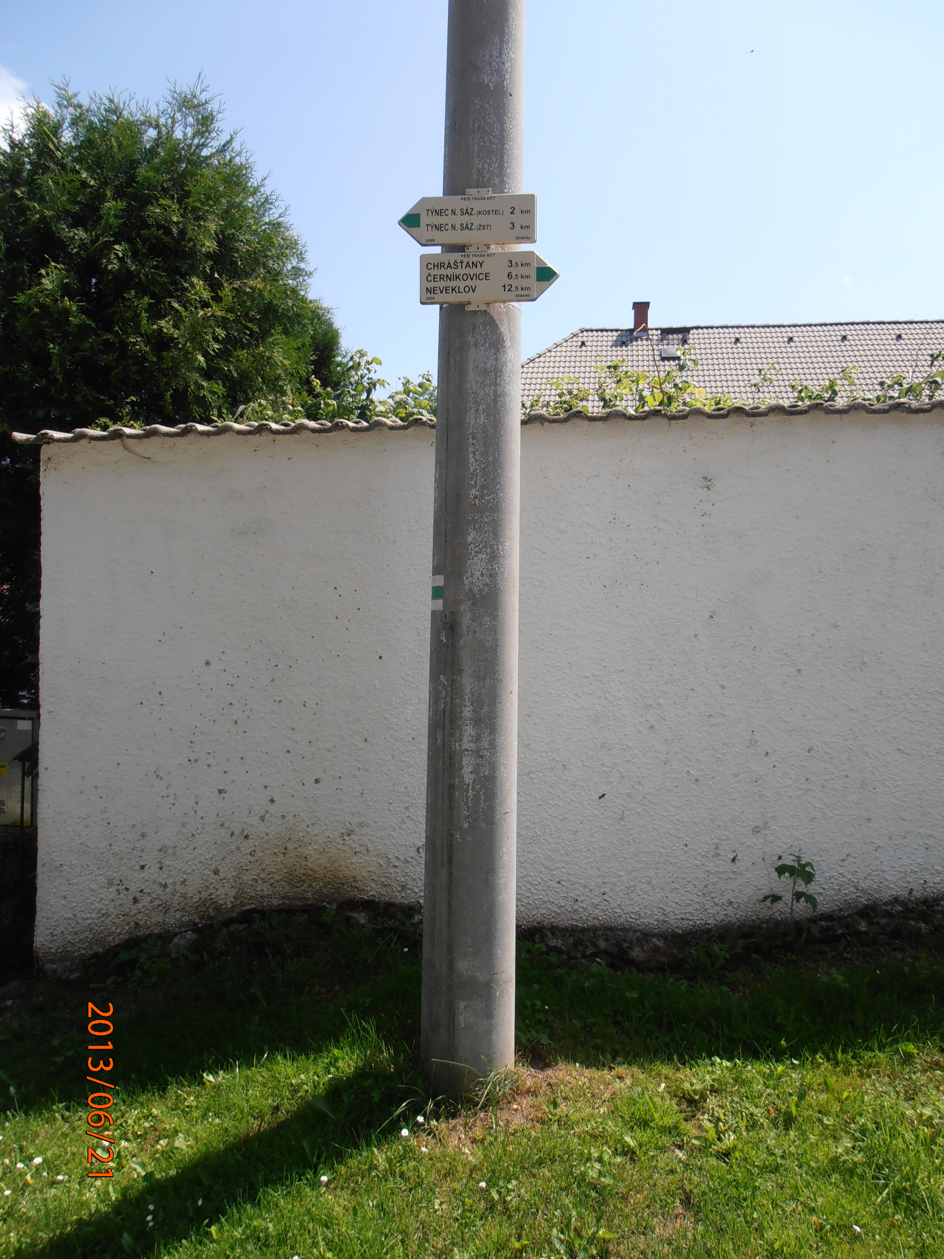 Chářovice, náves 3